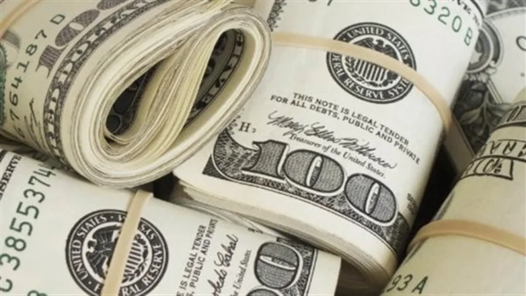 تحركات أسعار الدولار في بنك مصر والبنك التجاري الدولي خلال تعاملات اليوم